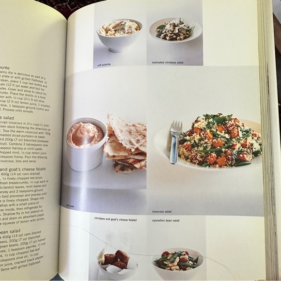 “Off the shelf” cookbook by Donna Hay. Softcover, fast and fabulous recipes - Picture 2 of 9